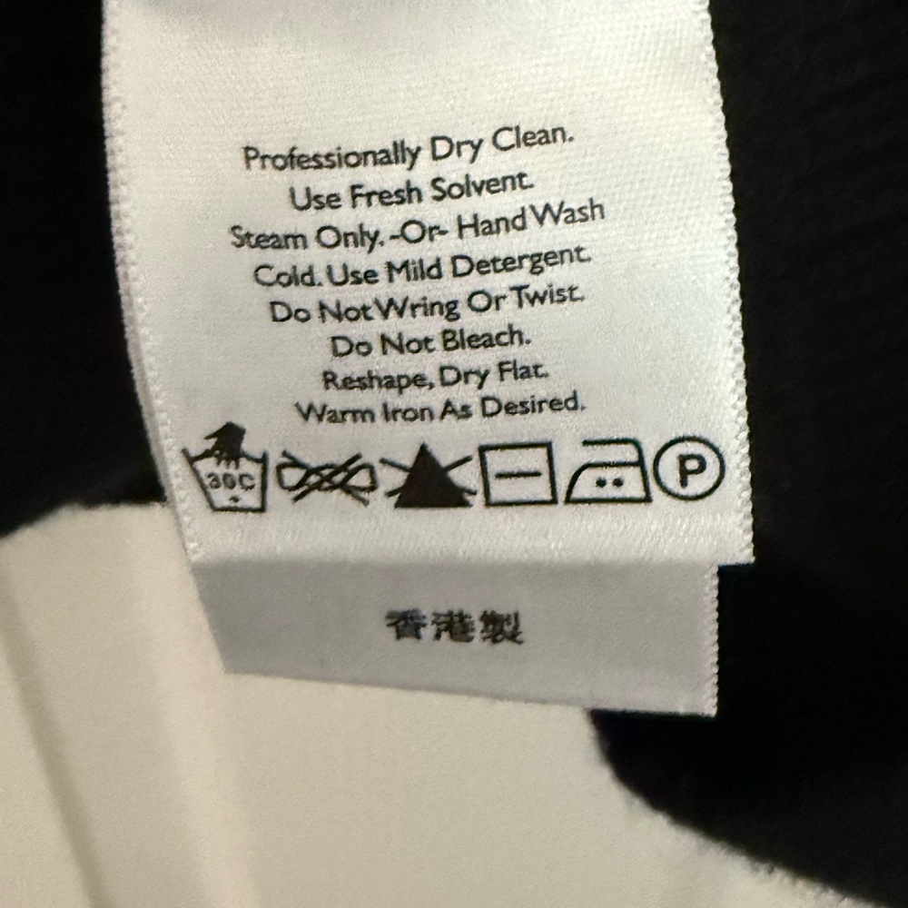 Eddie Bauer Women’s Green Label black V-Neck Sweater - Picture 3 of 4